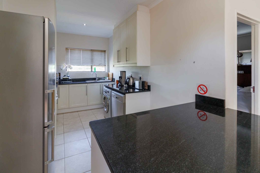 To Let 1 Bedroom Property for Rent in Table View Western Cape
